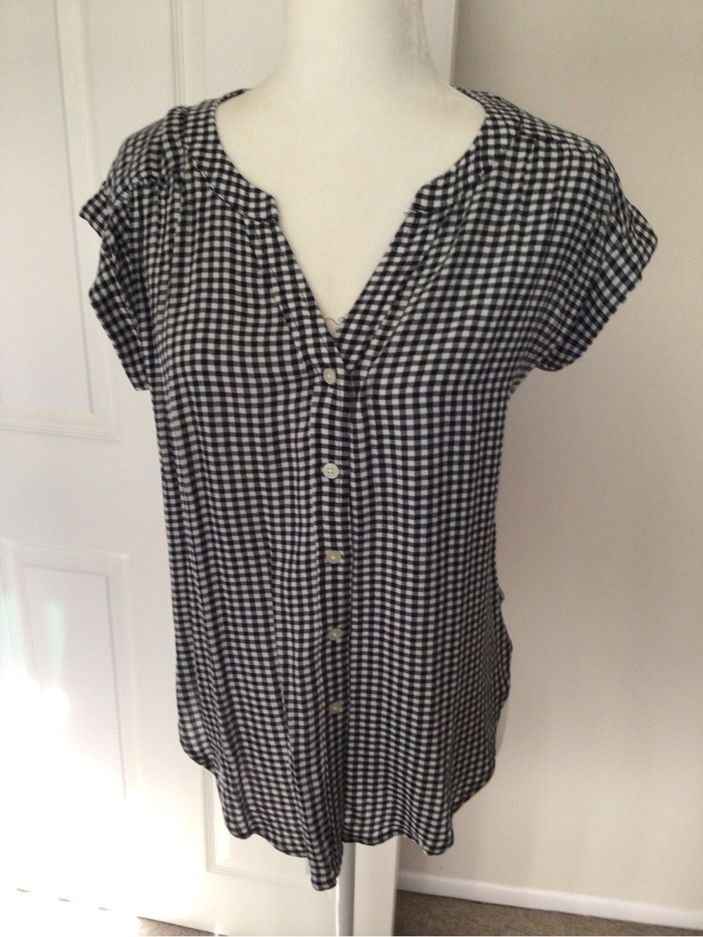 BUNDLE OF “6” TOPS- FLORALS,PAISLEY, CHECKED— SIZE XSM - Picture 11 of 14